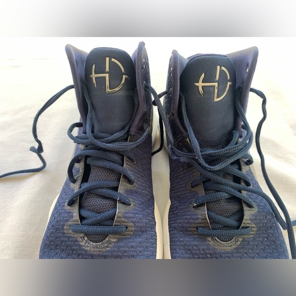 Nike Men Hyperdunk Shoes - Picture 12 of 12